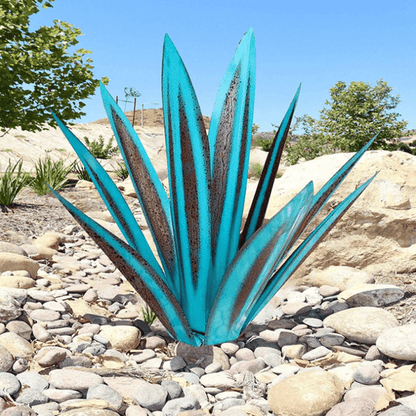 Weather-resistant outdoor lamp designed in an elegant agave shape, perfect for illuminating gardens and terraces. 3