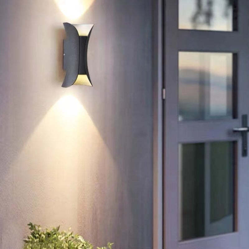Outdoor wall lamp featuring a sleek curved design, dual LED emission, and a weather-resistant IP65 rating, ideal for enhancing exterior lighting in gardens and patios 7