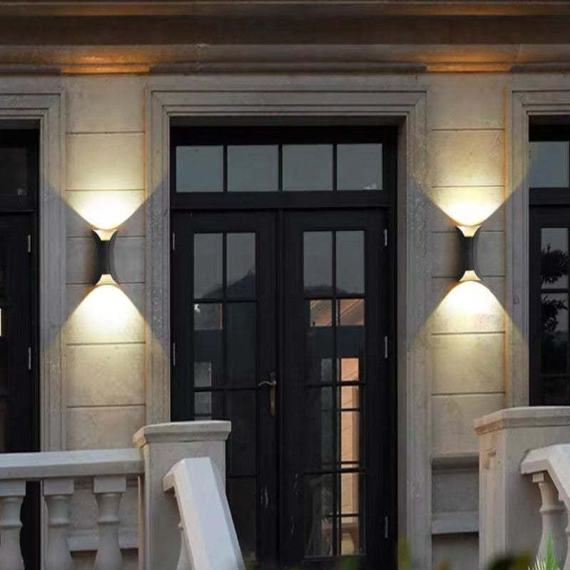 Outdoor wall lamp featuring a sleek curved design, dual LED emission, and a weather-resistant IP65 rating, ideal for enhancing exterior lighting in gardens and patios 6