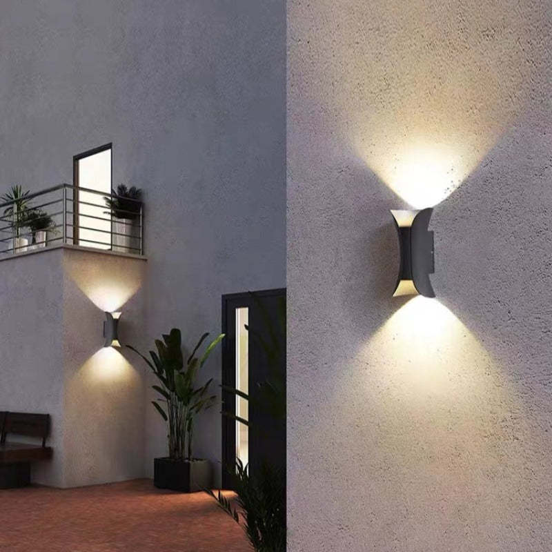 Outdoor wall lamp featuring a sleek curved design, dual LED emission, and a weather-resistant IP65 rating, ideal for enhancing exterior lighting in gardens and patios 1