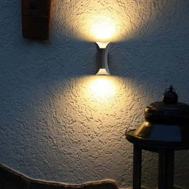 Outdoor wall lamp featuring a sleek curved design, dual LED emission, and a weather-resistant IP65 rating, ideal for enhancing exterior lighting in gardens and patios 2