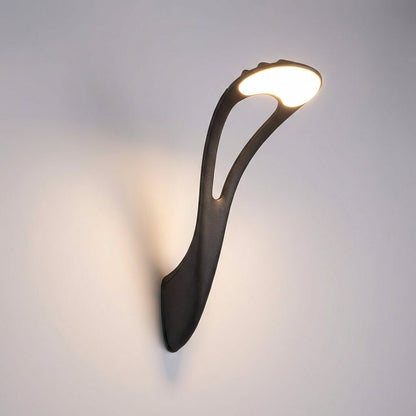 Outdoor wall lamp featuring energy-efficient LED lighting, crafted from black aluminum for weather resistance, perfect for illuminating entryways and patios. 6
