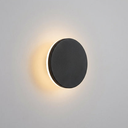 Modern outdoor wall lamp featuring up and down lighting, crafted from weatherproof metal for durable exterior use. 2