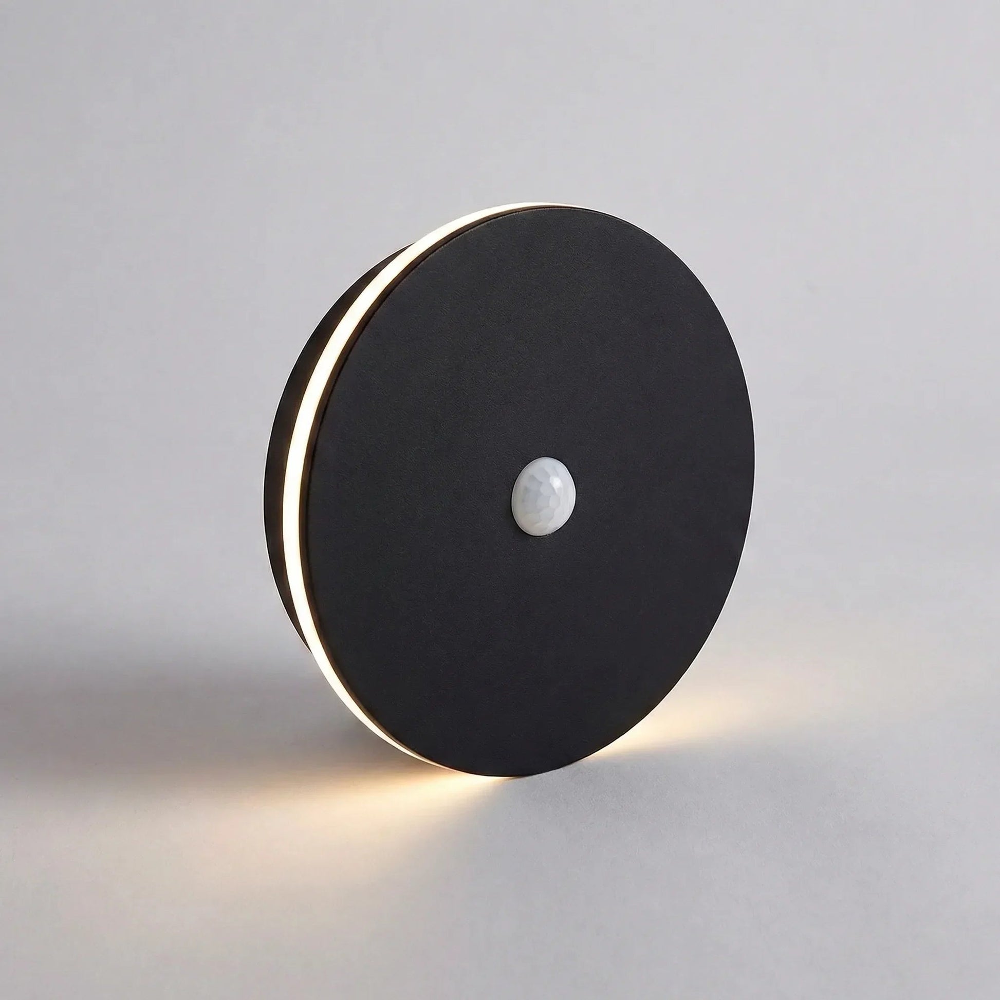 Modern outdoor wall lamp featuring up and down lighting, crafted from weatherproof metal for durable exterior use. 7