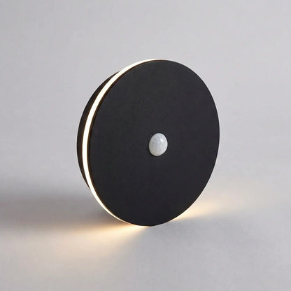 Modern outdoor wall lamp featuring up and down lighting, crafted from weatherproof metal for durable exterior use. 7