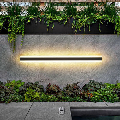 Outdoor wall lamp featuring a minimalist iron design and warm white LED glow, ideal for enhancing exterior lighting in gardens, patios, and entryways. 4