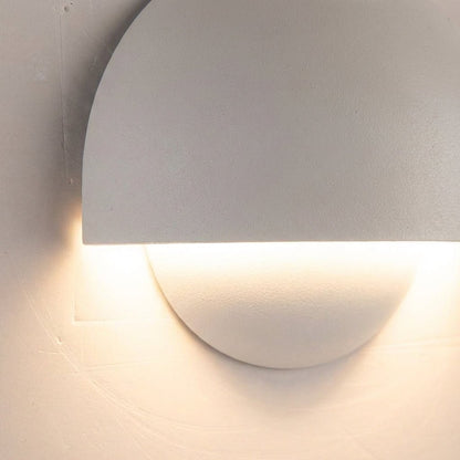 Modern black LED outdoor wall lamp featuring a weather-resistant design, ideal for illuminating patios, gardens, and entryways. 3