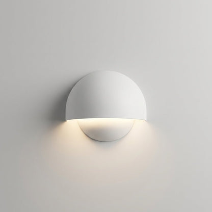 Modern black LED outdoor wall lamp featuring a weather-resistant design, ideal for illuminating patios, gardens, and entryways. 4