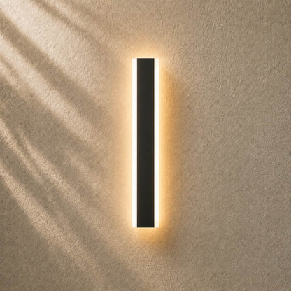 Outdoor wall light featuring a sleek, modern design with dimmable LED functionality and a waterproof aluminum construction, perfect for illuminating patios and gardens. 1