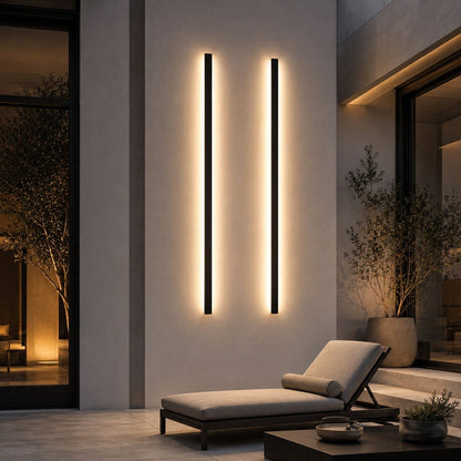 Outdoor wall light featuring a sleek, modern design with dimmable LED functionality and a waterproof aluminum construction, perfect for illuminating patios and gardens. 5