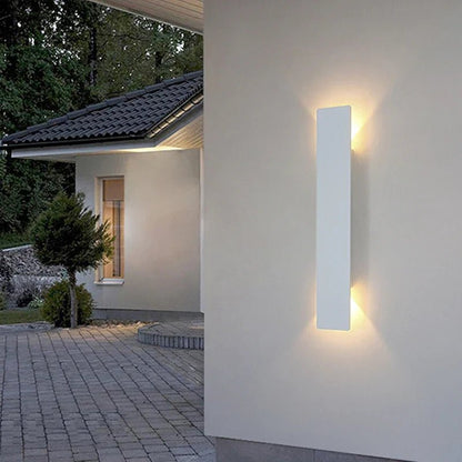 Outdoor wall lights featuring a waterproof aluminum construction and a minimalist design, showcasing a stylish bidirectional glow for enhanced outdoor ambiance. 7