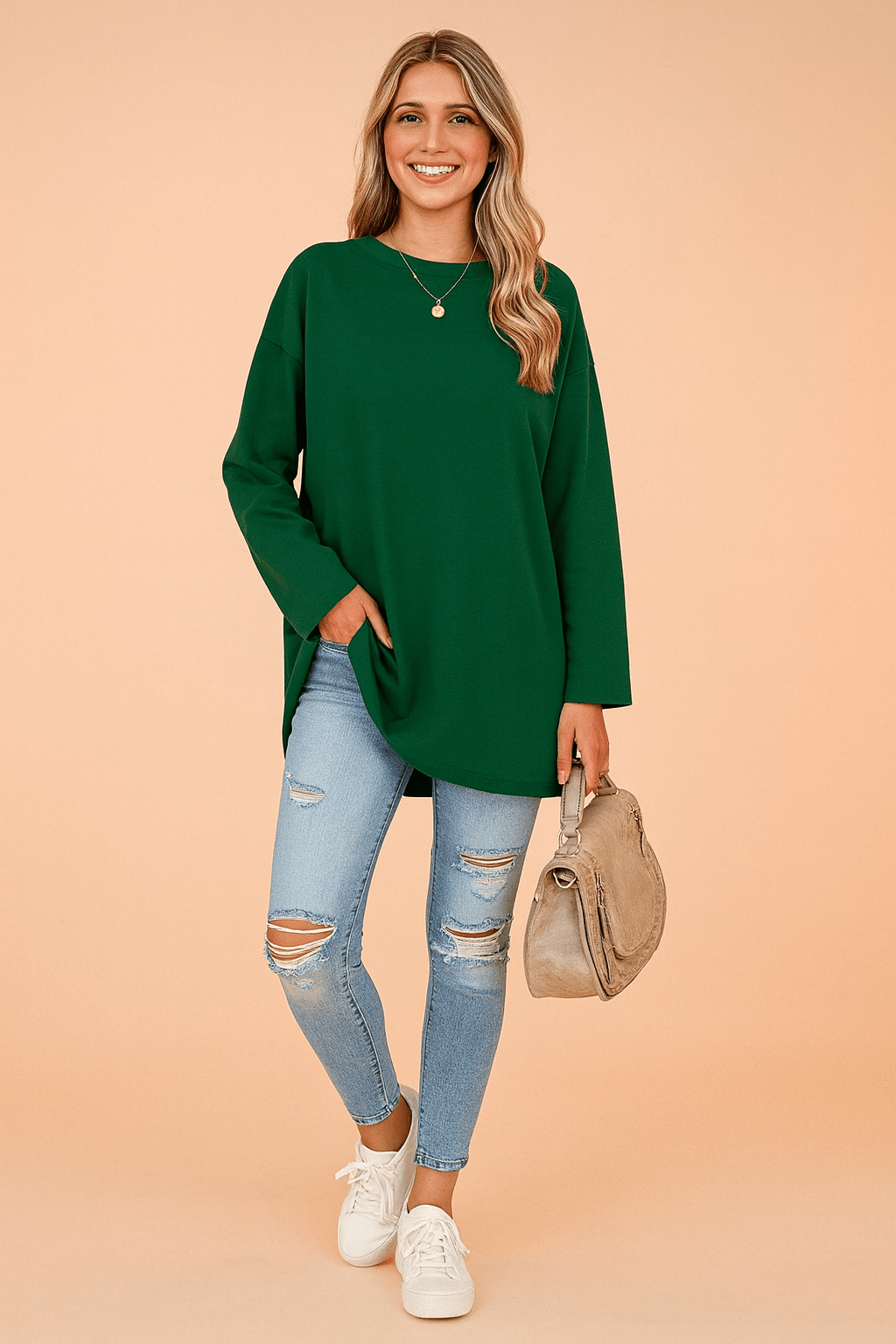Oversized sweater for women featuring a loose fit, perfect for comfortable knitwear and casual style, showcasing a cozy design in soft fabric. 1