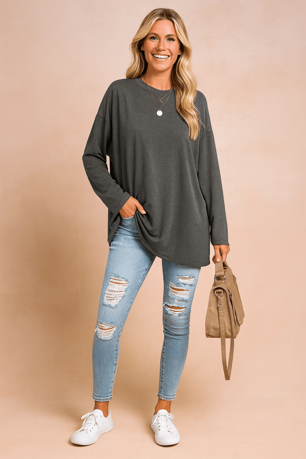 Oversized sweater for women featuring a loose fit, perfect for comfortable knitwear and casual style, showcasing a cozy design in soft fabric. 8