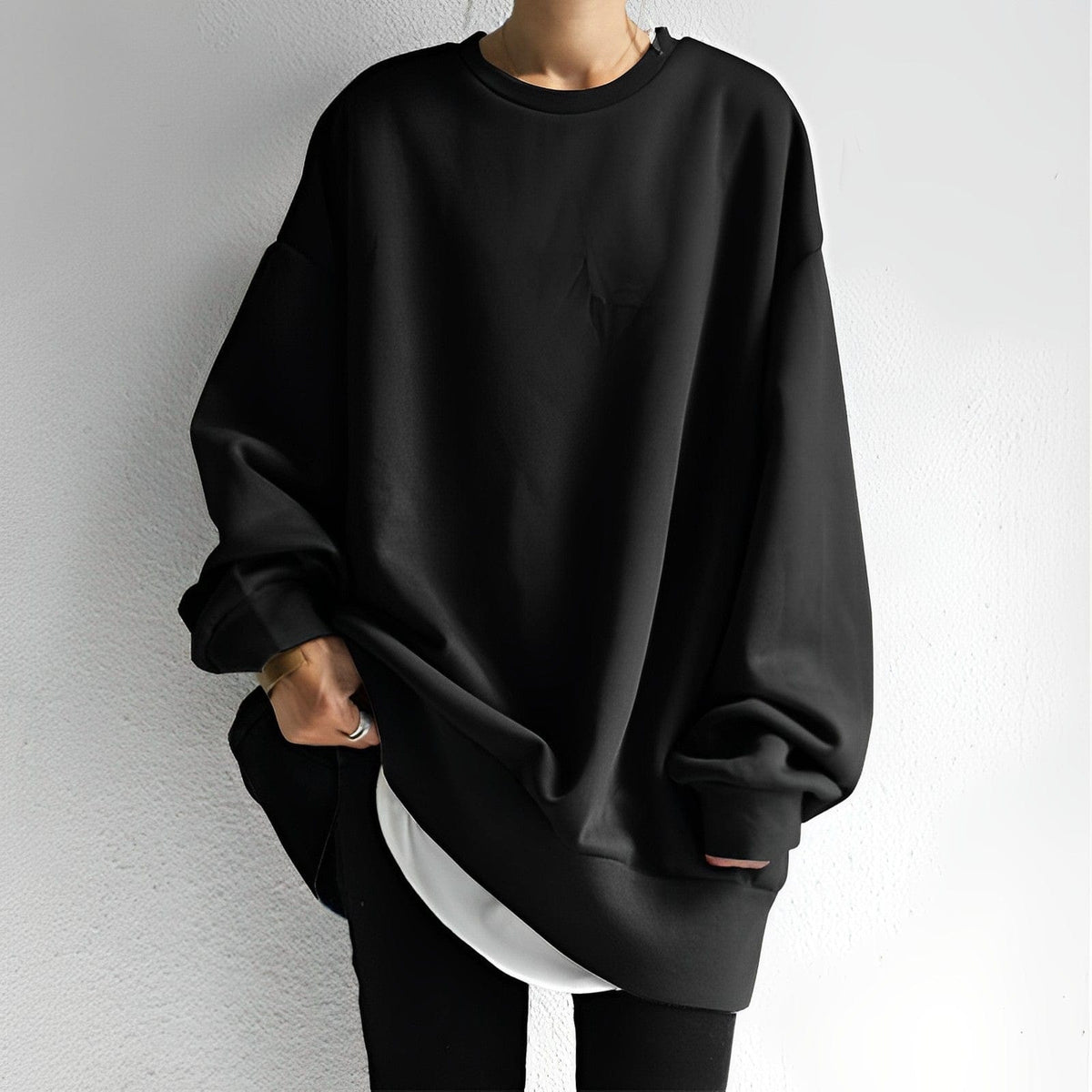 Oversized women's sweatshirt featuring a soft cotton-polyester blend, designed with a minimalist casual aesthetic and relaxed fit for ultimate comfort. 2
