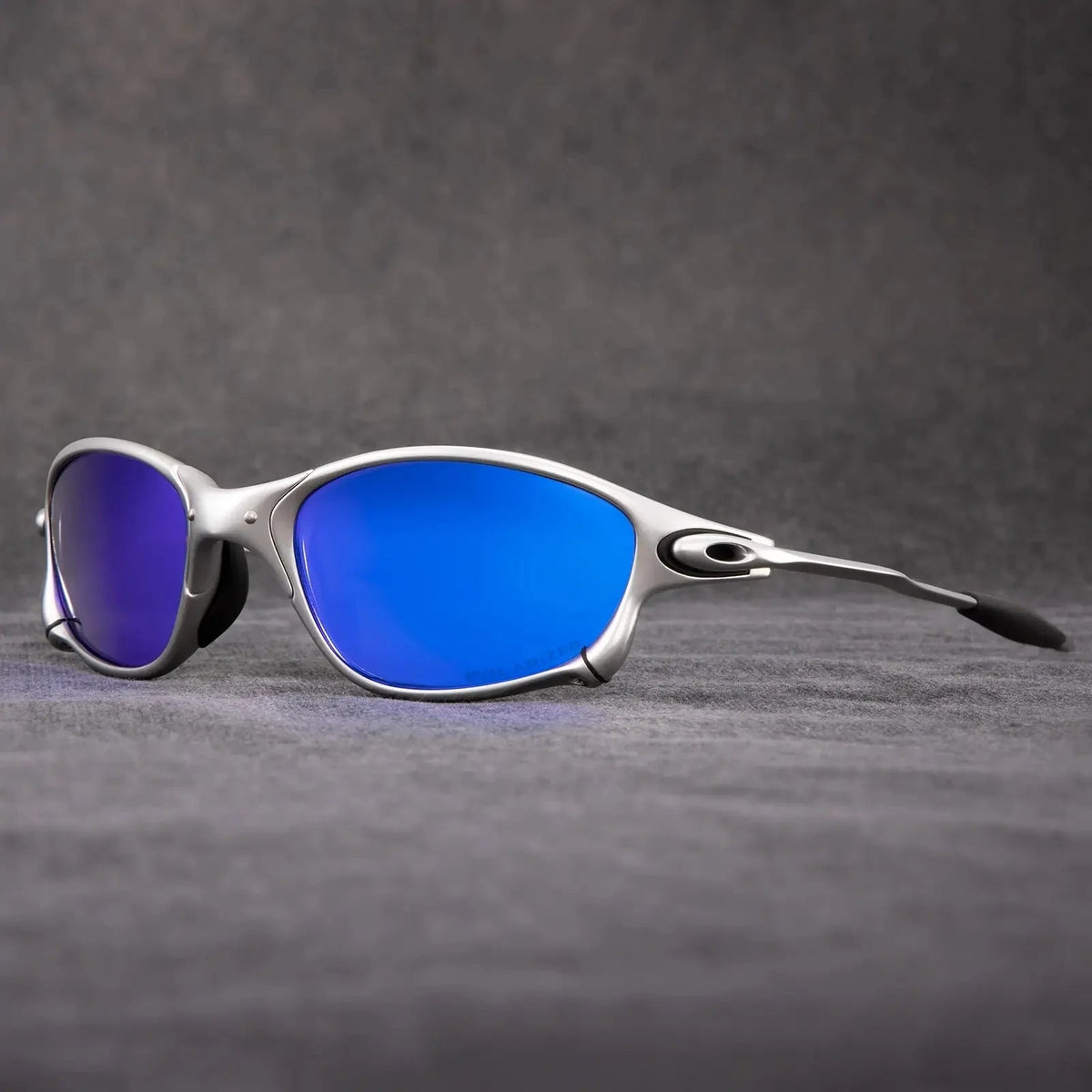 Polarized sports sunglasses featuring red mirrored lenses and UV400 protection, designed with a lightweight metal frame, ideal for cycling and outdoor activities. 3