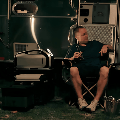 Portable air conditioner with rechargeable battery, designed for outdoor use, featuring a compact and lightweight design ideal for camping and travel. 3