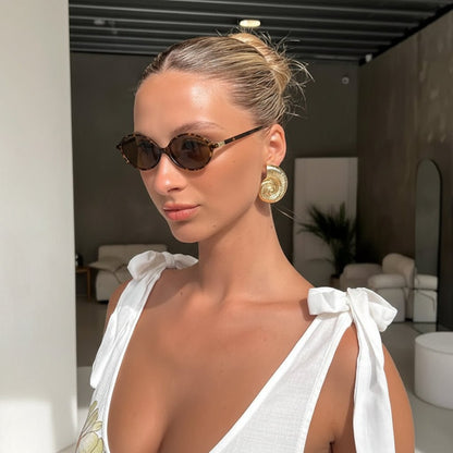 Retro oval sunglasses featuring UV400 protection, designed with a lightweight small frame for women, perfect for stylish sun protection. 5