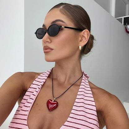 Retro oval sunglasses featuring UV400 protection, designed with a lightweight small frame for women, perfect for stylish sun protection. 3