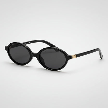 Retro oval sunglasses featuring UV400 protection, designed with a lightweight small frame for women, perfect for stylish sun protection. 0