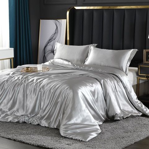 Silk bedding set featuring thermoregulatory properties for luxurious year-round comfort, designed for a restful sleep experience. 3