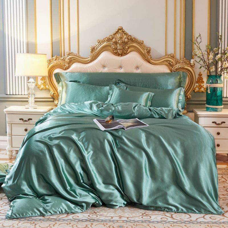 Silk bedding set featuring thermoregulatory properties for luxurious year-round comfort, designed for a restful sleep experience. 10