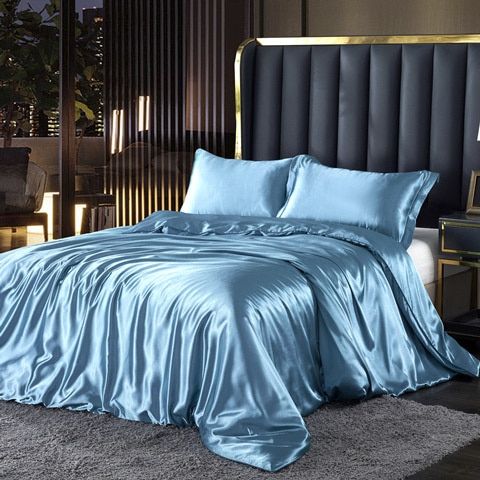 Silk bedding set featuring thermoregulatory properties for luxurious year-round comfort, designed for a restful sleep experience. 7