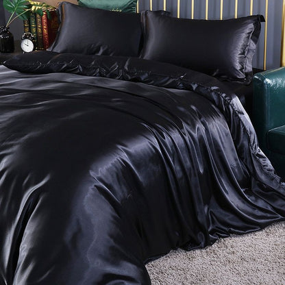 Silk bedding set featuring thermoregulatory properties for luxurious year-round comfort, designed for a restful sleep experience. 2