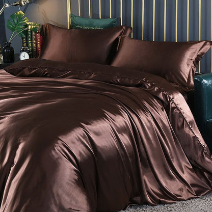 Silk bedding set featuring thermoregulatory properties for luxurious year-round comfort, designed for a restful sleep experience. 6