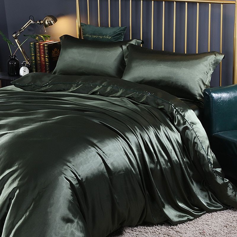 Silk bedding set featuring thermoregulatory properties for luxurious year-round comfort, designed for a restful sleep experience. 5