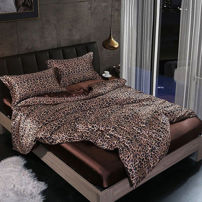 Silk bedding set featuring thermoregulatory properties for luxurious year-round comfort, designed for a restful sleep experience. 12