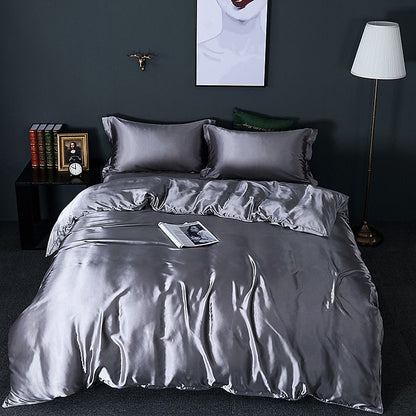 Silk bedding set featuring thermoregulatory properties for luxurious year-round comfort, designed for a restful sleep experience. 4