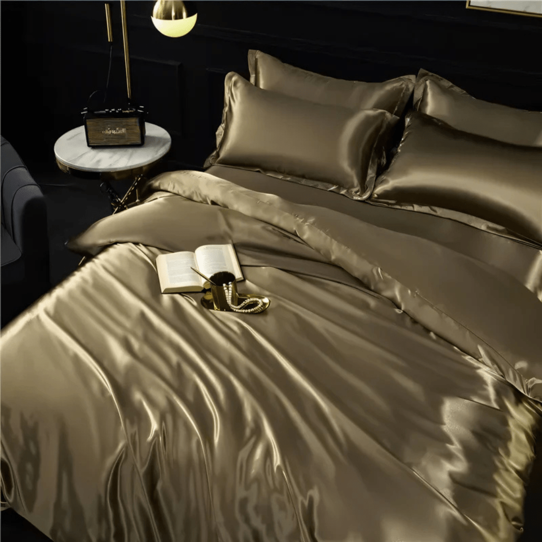 Silk-look bedding set featuring a stylish duvet cover and two matching pillowcases, made from breathable polyester for a luxurious and comfortable sleep experience. 10