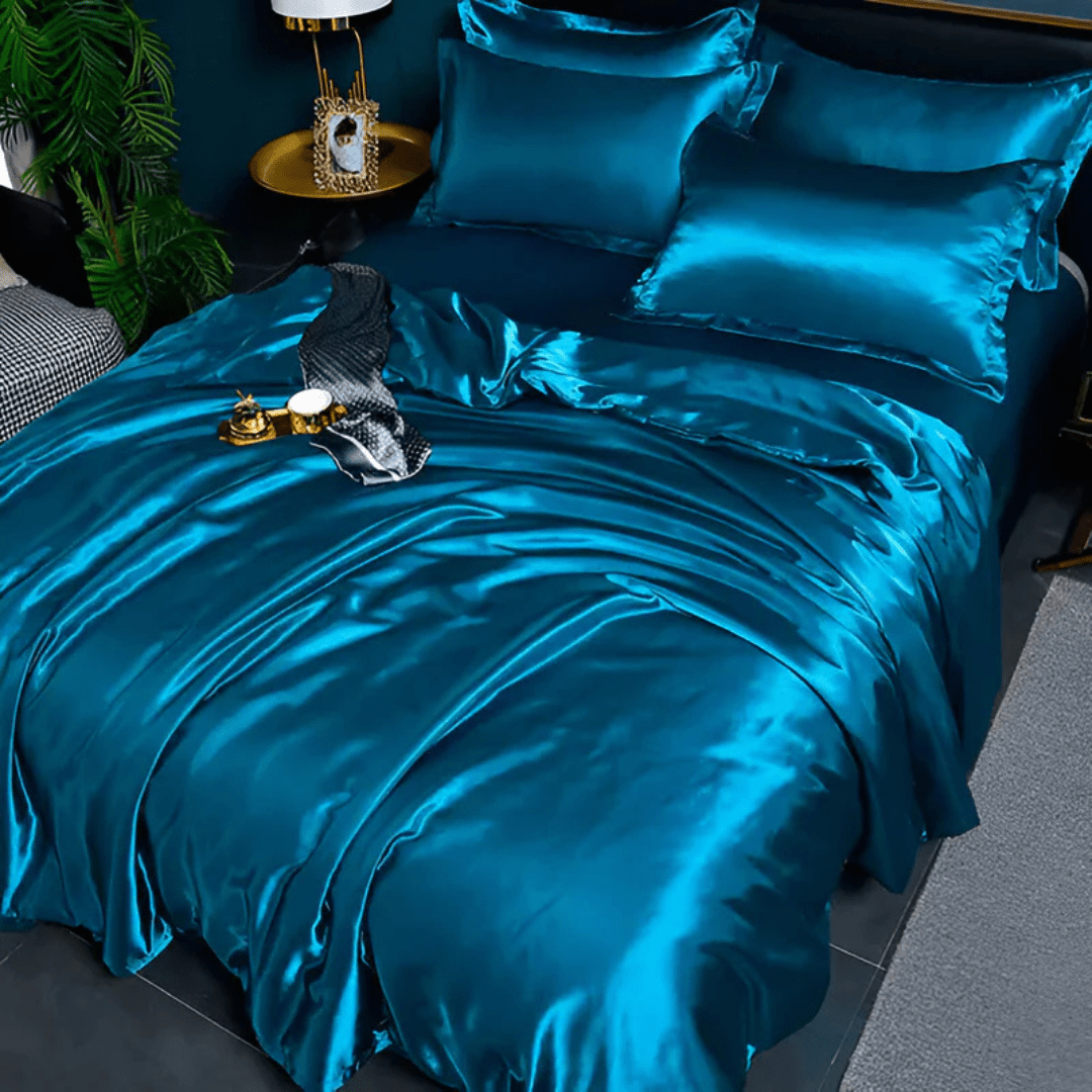 Silk-look bedding set featuring a stylish duvet cover and two matching pillowcases, made from breathable polyester for a luxurious and comfortable sleep experience. 0