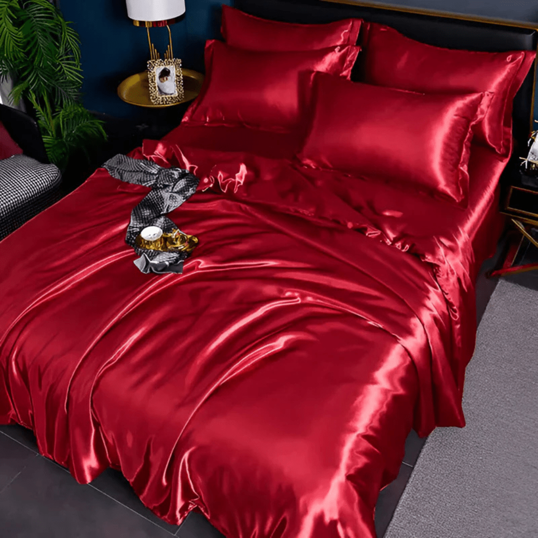 Silk-look bedding set featuring a stylish duvet cover and two matching pillowcases, made from breathable polyester for a luxurious and comfortable sleep experience. 2