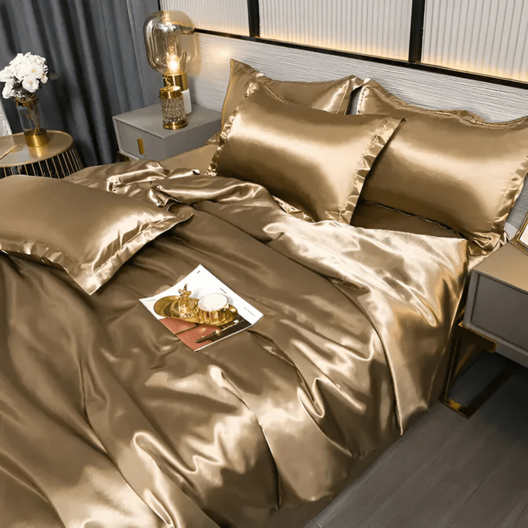 Silk-look bedding set featuring a stylish duvet cover and two matching pillowcases, made from breathable polyester for a luxurious and comfortable sleep experience. 6
