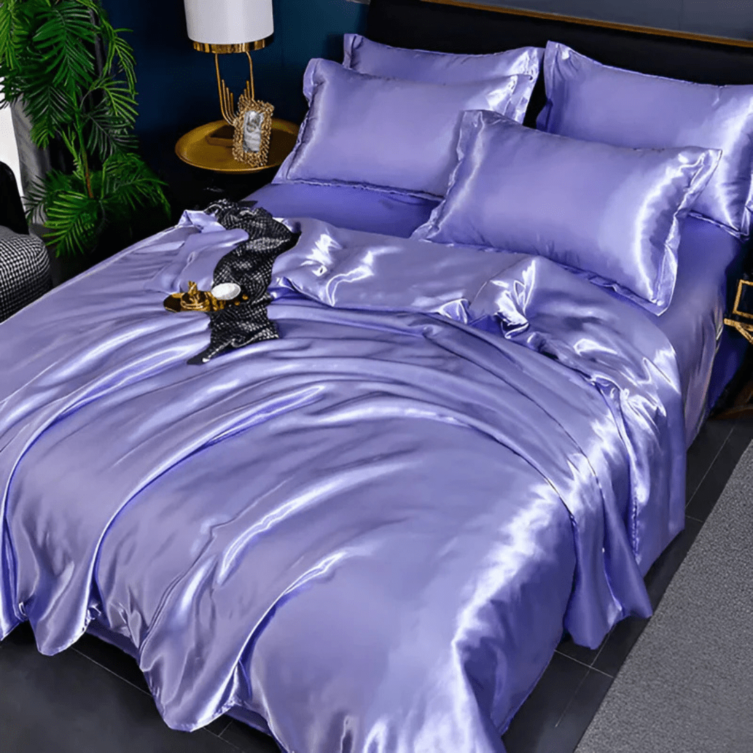 Silk-look bedding set featuring a stylish duvet cover and two matching pillowcases, made from breathable polyester for a luxurious and comfortable sleep experience. 3