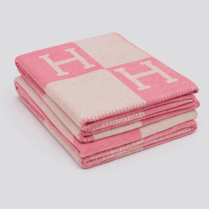 Soft throw blanket featuring a modern design, perfect for adding a cozy touch to any home decor, lightweight and ideal for snuggling up on the couch. 2
