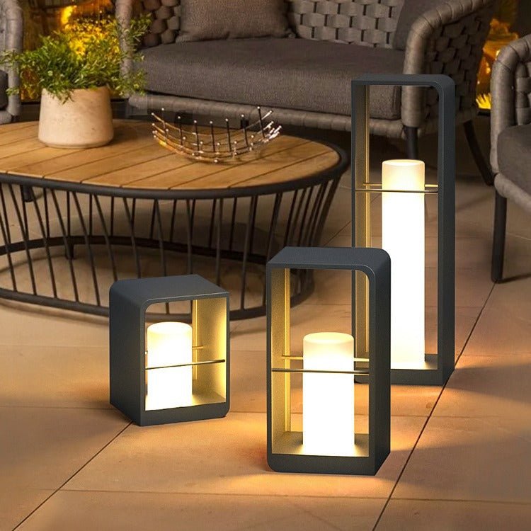 Solar garden light featuring a modern stainless steel design with automatic LED illumination, emitting a cozy 3000K warm glow for outdoor spaces. 1