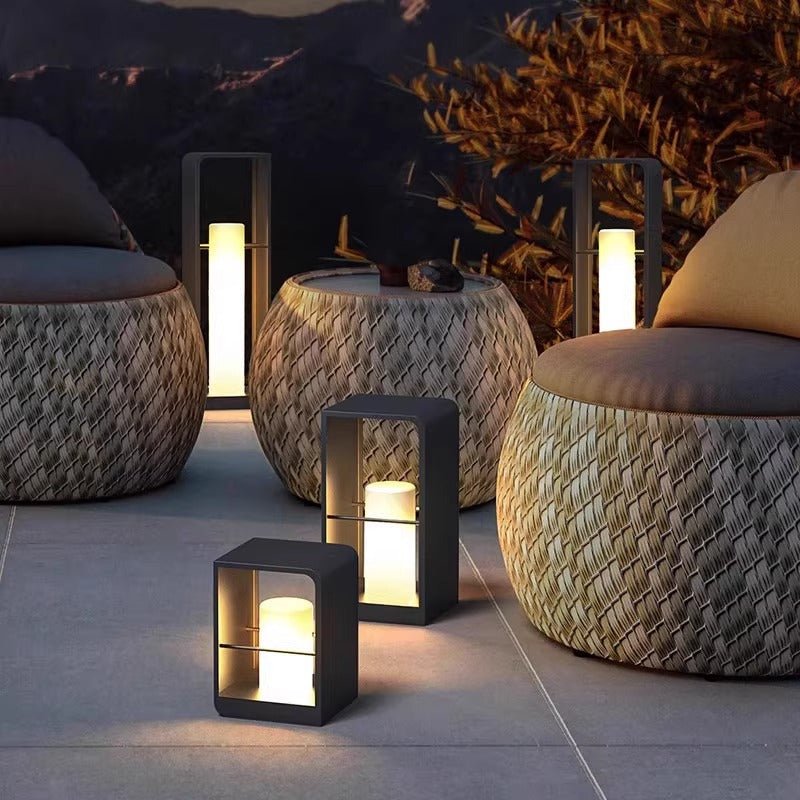Solar garden light featuring a modern stainless steel design with automatic LED illumination, emitting a cozy 3000K warm glow for outdoor spaces. 0