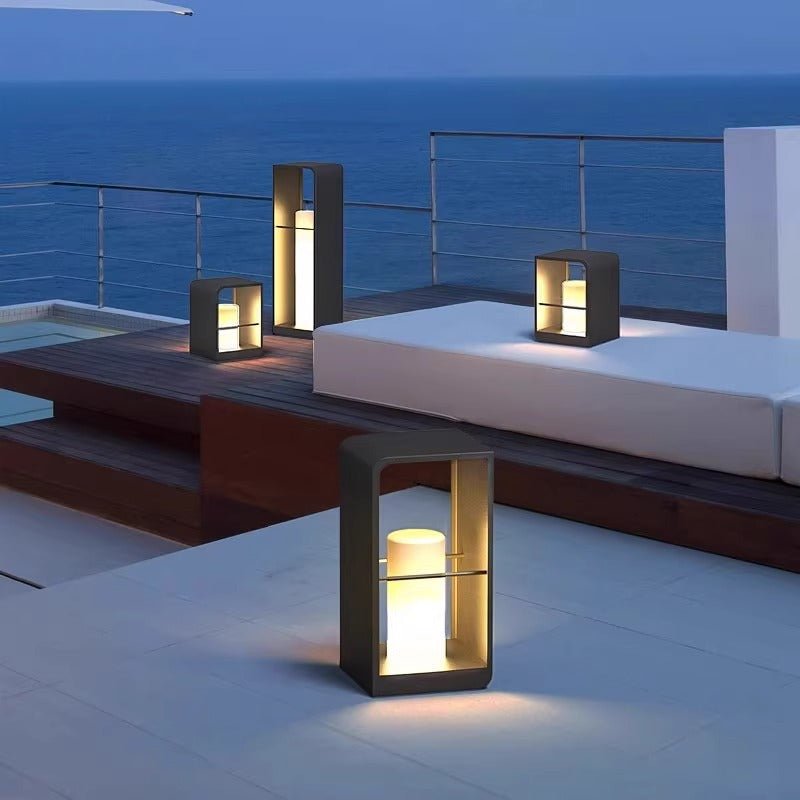 Solar garden light featuring a modern stainless steel design with automatic LED illumination, emitting a cozy 3000K warm glow for outdoor spaces. 4