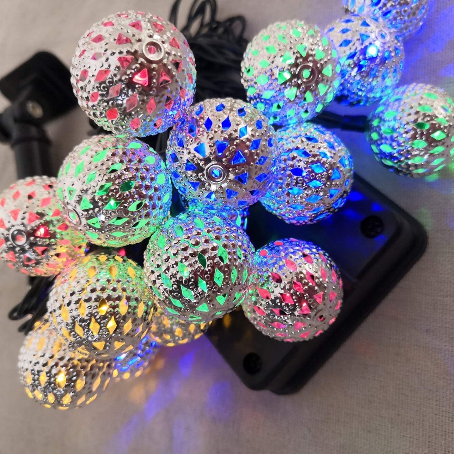 Solar garden lights garland featuring LED spherical lanterns in a Moroccan style, ideal for outdoor decoration, showcasing intricate metal designs that enhance your garden ambiance. 6