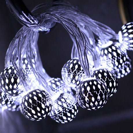 Solar garden lights garland featuring LED spherical lanterns in a Moroccan style, ideal for outdoor decoration, showcasing intricate metal designs that enhance your garden ambiance. 8