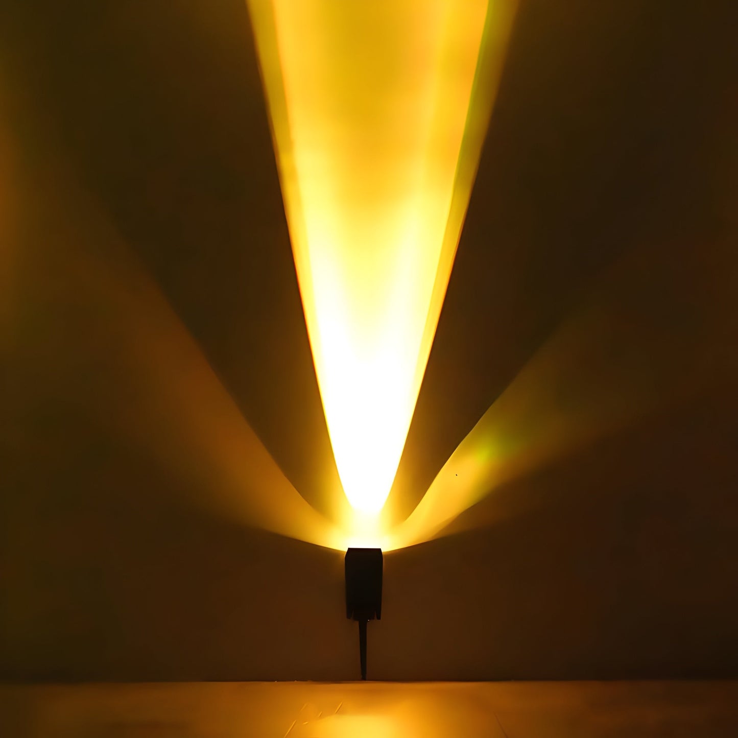 Solar LED garden spot lamp with adjustable beam, designed for wireless outdoor lighting in gardens and pathways, showcasing a sleek design and energy-efficient illumination. 1