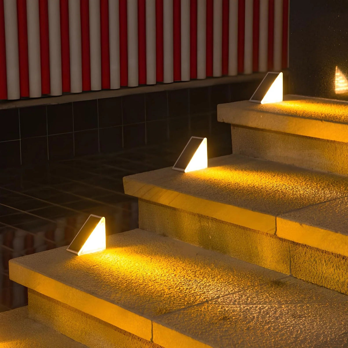 Solar stair lights designed for outdoor use, featuring automatic illumination for enhanced safety on pathways and gardens, compact design for easy installation. 4