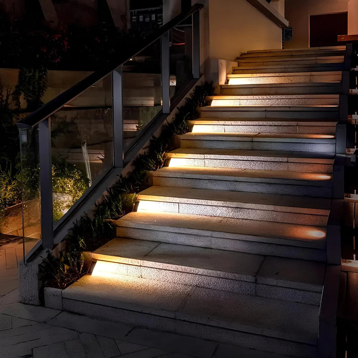 Solar stair lights designed for outdoor use, featuring automatic illumination for enhanced safety on pathways and gardens, compact design for easy installation. 8