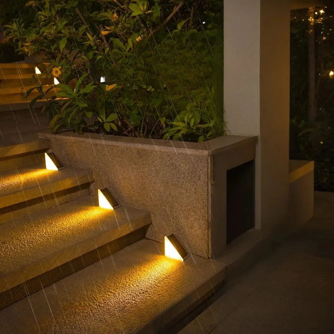 Solar stair lights designed for outdoor use, featuring automatic illumination for enhanced safety on pathways and gardens, compact design for easy installation. 3