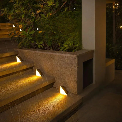 Solar stair lights designed for outdoor use, featuring automatic illumination for enhanced safety on pathways and gardens, compact design for easy installation. 3