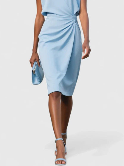 Sophisticated dress featuring a sleek cut and versatile elegance, available in multiple colors for any occasion. 3