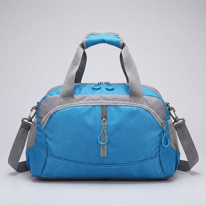 Sporty travel bag featuring weatherproof protection, adjustable straps, and a versatile 20-35L capacity, perfect for outdoor adventures and everyday use. 4