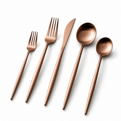 Stainless steel cutlery set featuring a modern minimalist design and ergonomic handles for comfortable use. 4